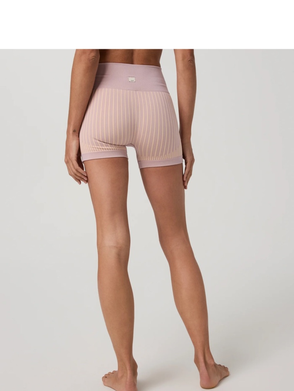 NWT Vuori Bi-Color Seamless Bike Short 4”
Light Peach/Desert Mauve XS - Picture 7 of 9